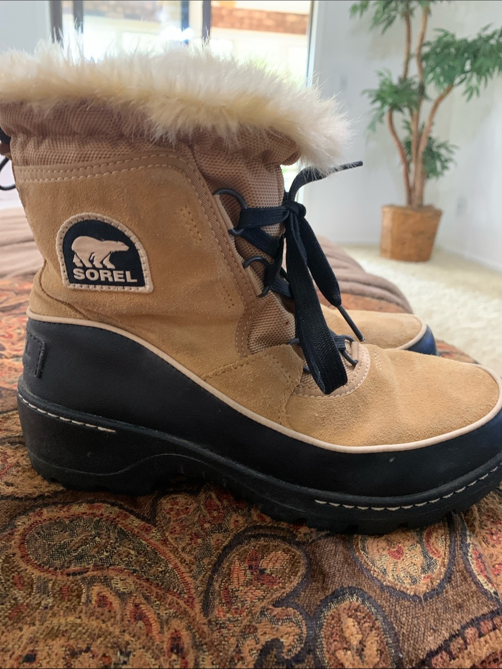 Sorel Tan Suede Winter Boots with Black Sole and Faux Fur Trim